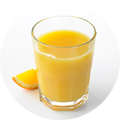 Ein Glas Obst- oder Gemüsesaft kann ab und zu eine der insgesamt fünf täglich empfohlenen Obst- und Gemüseportionen ersetzen. Ein Glas Orangensaft