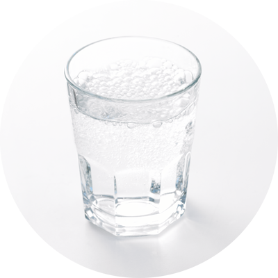 Glas Mineralwasser